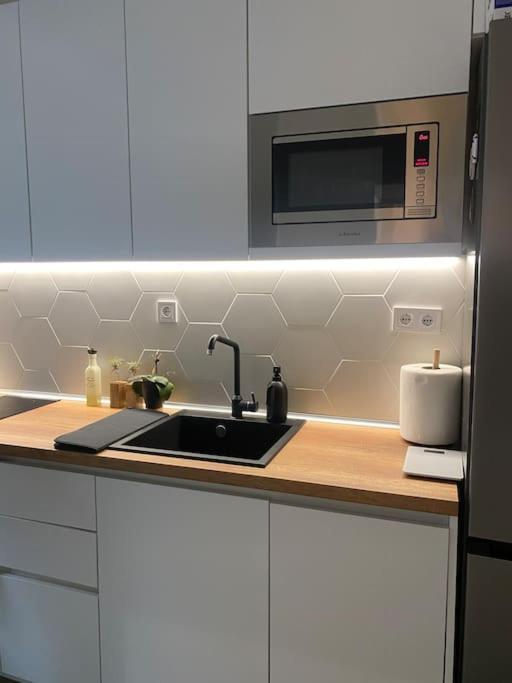 New Luxury Furnished Apartment - Beach, Varna Center & Fast Wi-Fi ภายนอก รูปภาพ