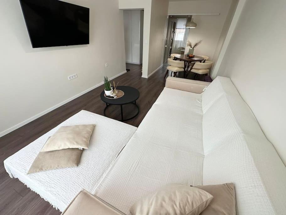 New Luxury Furnished Apartment - Beach, Varna Center & Fast Wi-Fi ภายนอก รูปภาพ