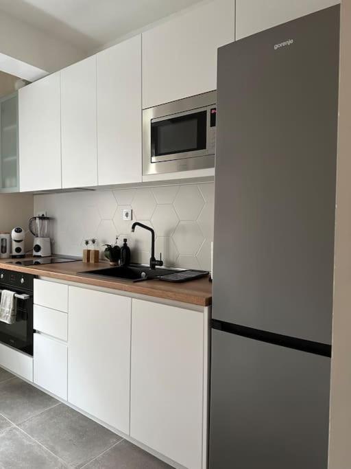 New Luxury Furnished Apartment - Beach, Varna Center & Fast Wi-Fi ภายนอก รูปภาพ
