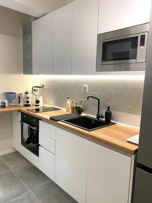 New Luxury Furnished Apartment - Beach, Varna Center & Fast Wi-Fi ภายนอก รูปภาพ
